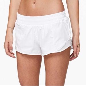 LULULEMON WHITE HOTTY HOT SHORTS 2.5